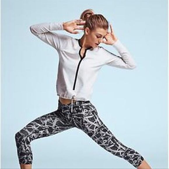 Athleta- Drawstring Sentry Tie Pullover Sweatshirt - Picture 3 of 9